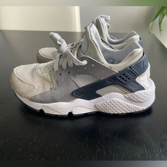 Women’s Nike Huarache US 7.5 - Picture 3 of 5